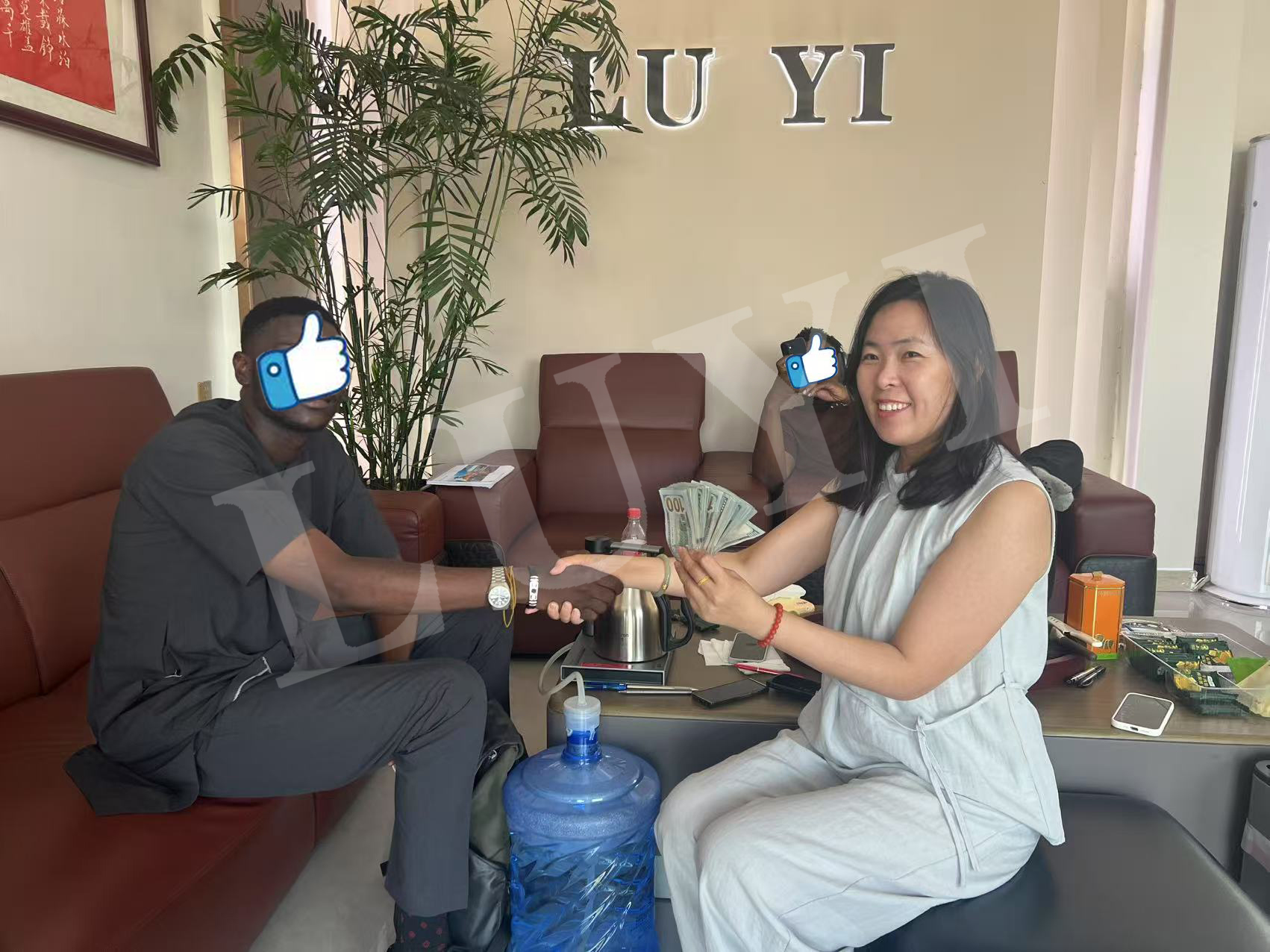 Welcome African customers to visit our factory and sign orders