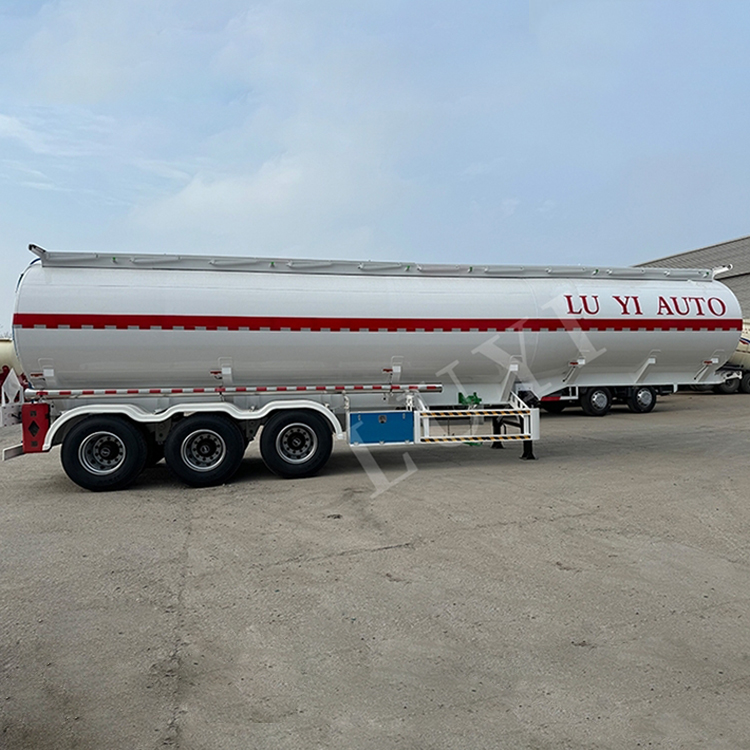 3 AXLE CARBON STEEL OIL TANK