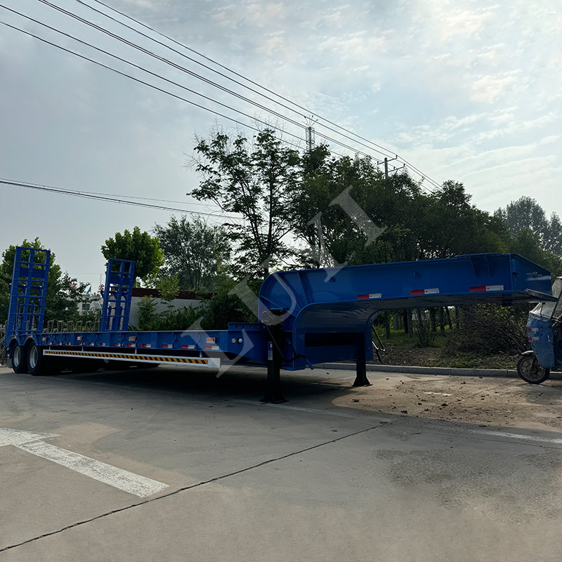 Two-axle blue low flat semi-tr