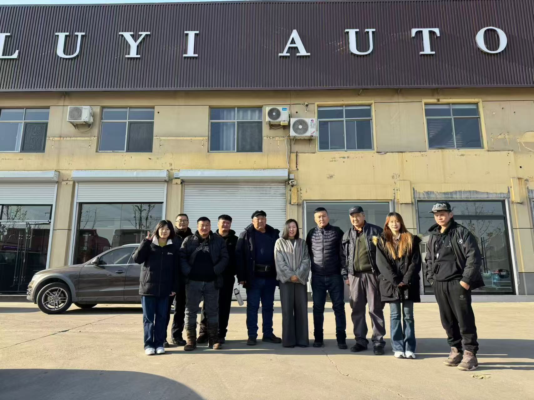 Mongolia Customers Come To LUYI to Buy 3 Axle flatbed Semi Trailer