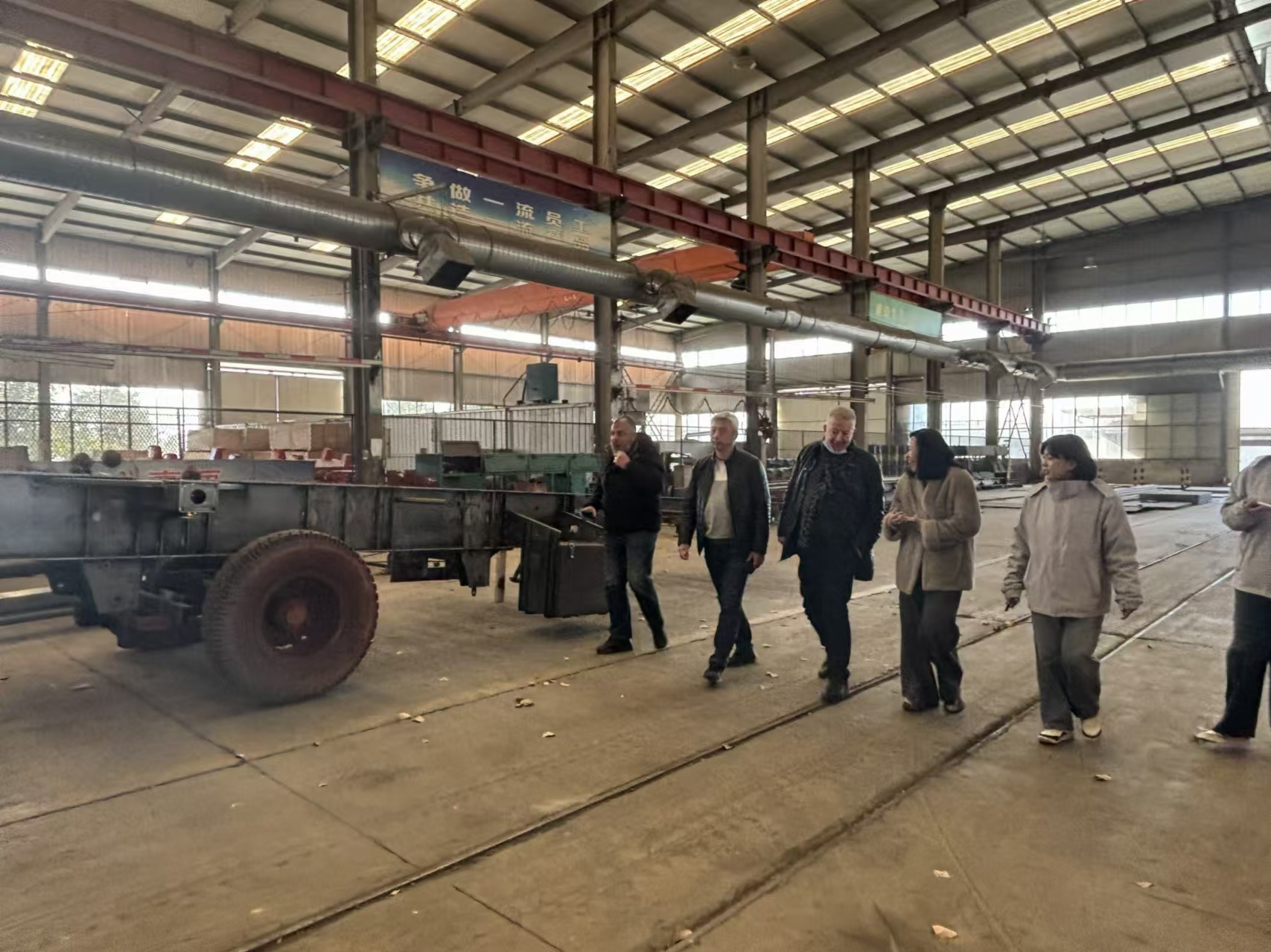 LUYI Automobile Welcomes Saudi Arabian Clients for a Visit and Exchange.