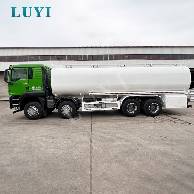 Brand Fuel Tanker Truck with 6