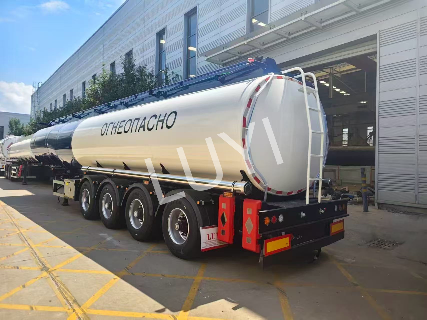 LUYI 4‑Axle Fuel Tank Semi‑trailers Pass Inspection for Shipment to Uzbekistan