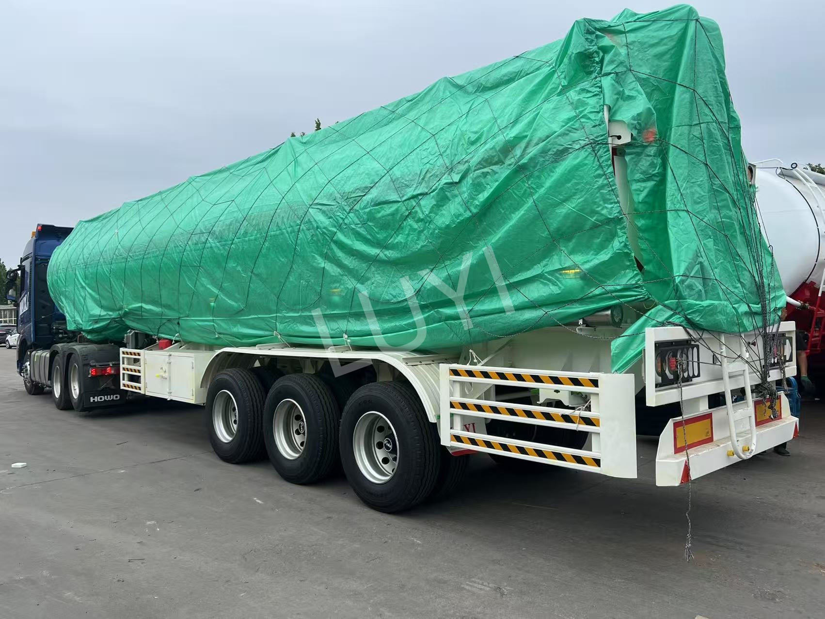 Two 45-cubic-meter tank semi-trailers bound for Zambia